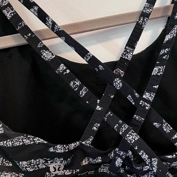 Lululemon sports bra size 8 - Picture 3 of 3